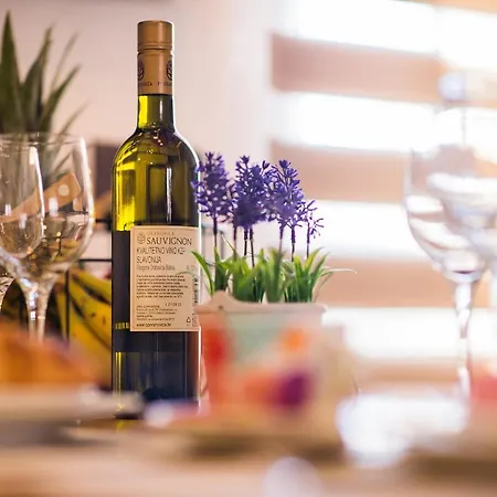 Apartament Reval Luxury Stone House Apartments**** *