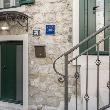 Reval Luxury Stone House Apartments**** *