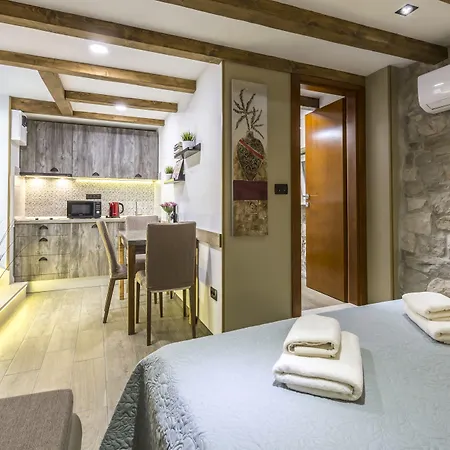 Reval Luxury Stone House Apartments**** *