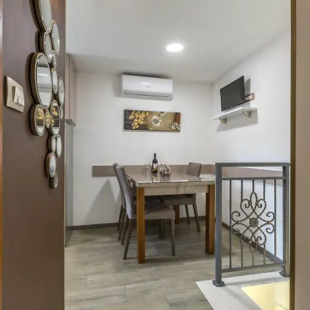 Reval Luxury Stone House Apartments**** Lägenhet Split