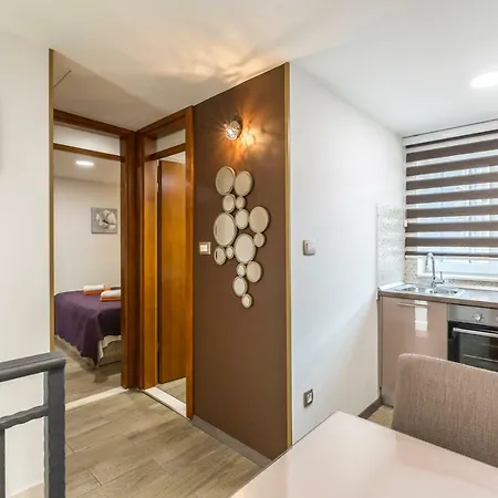 Reval Luxury Stone House Apartments**** Lägenhet Split