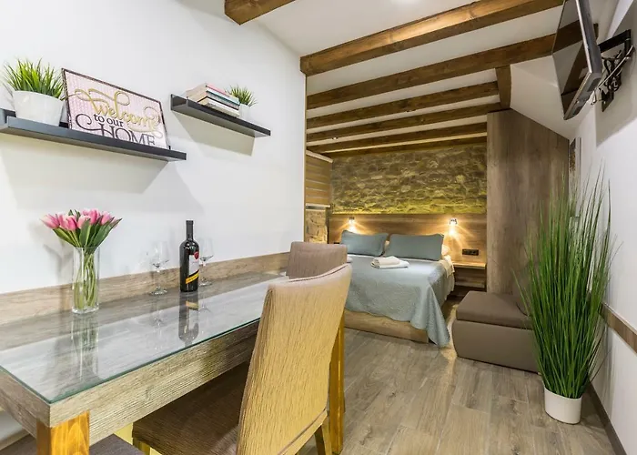 Appartement Reval Luxury Stone House Apartments****