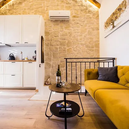 Reval Luxury Stone House Apartments**** Апартаменты *